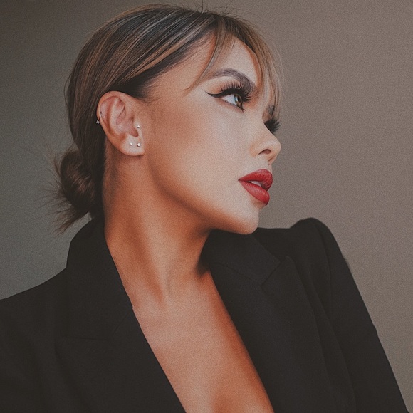 Meet your Posher, Lyn inesse - Picture 1 of 1